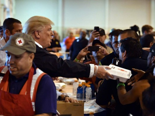 Donald Trump llegó a Texas para reunirse con los afectados por Harvey