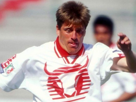 Pelea con un hondureño y golpes en la cancha: escándalos de Miguel Herrera