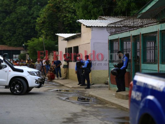 Escena del crimen donde asesinaron inspector depurado y a su esposa (Fotos)