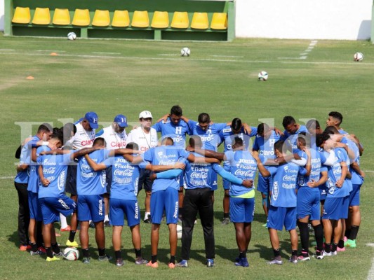 Jugadores del Olimpia son recibidos entre felicitaciones y aplausos