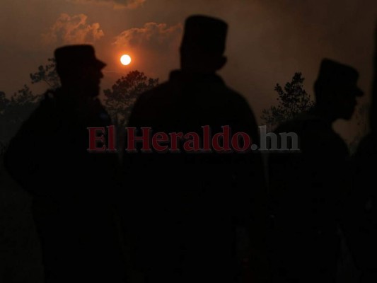 Las infernales imágenes del incendio que consume el bosque de la capital de Honduras