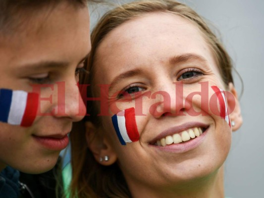 Las guapas mujeres que encienden el partido entre Francia vs. Perú