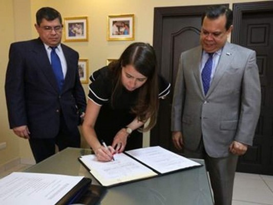 Juramentan a María Andrea Matamoros como nueva ministra asesora de Estrategia y Comunicaciones