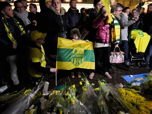 Los hinchas del Cardiff esperan un milagro con Emiliano Sala