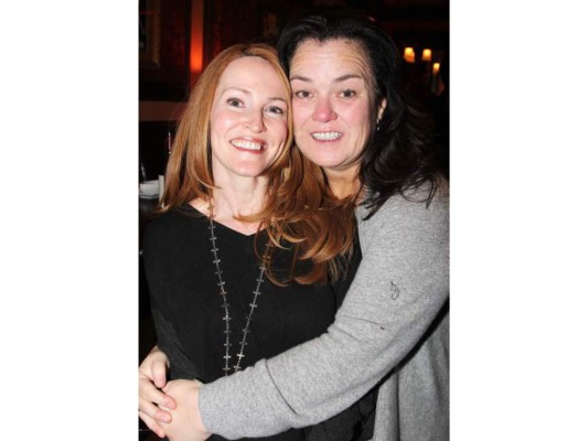 Famosas que demuestran su amor en público con sus novias