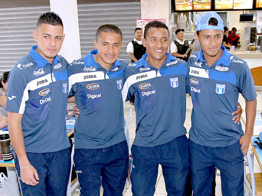 La sub 23 de Honduras viajó a EE UU con la misión de sellar el boleto a Londres