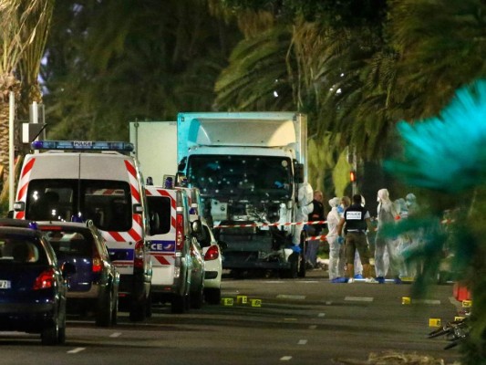 Mueren 84 personas en un atentado terrorista perpetrados por Estado Islámico en la ribiera fracesa