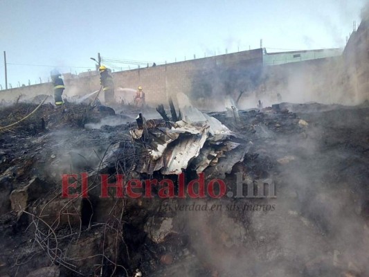 Voraz incendio consume varias viviendas en la colonia Arturo Quezada