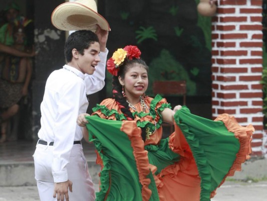 Más de 80 institutos esperan que participen en los desfiles en la capital de Honduras