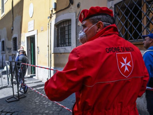 Luto y drama en una Italia arrodillada ante coronavirus; van 4,000 muertos