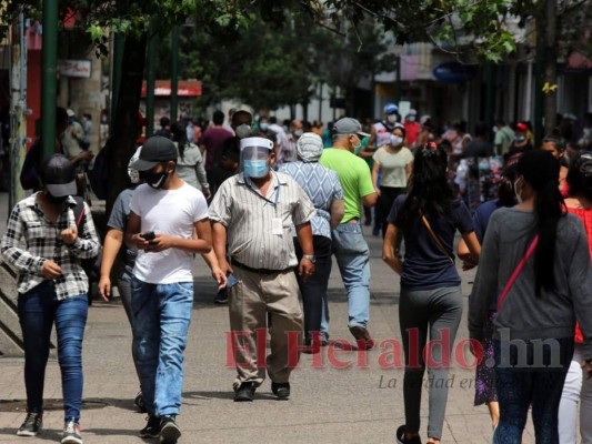 Alto movimiento y vacunación lenta, mezcla letal en Honduras