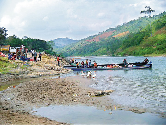 Un viaje por las aguas del río más largo de Honduras