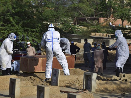 Drama en cementerios del mundo ante miles de muertos por coronavirus