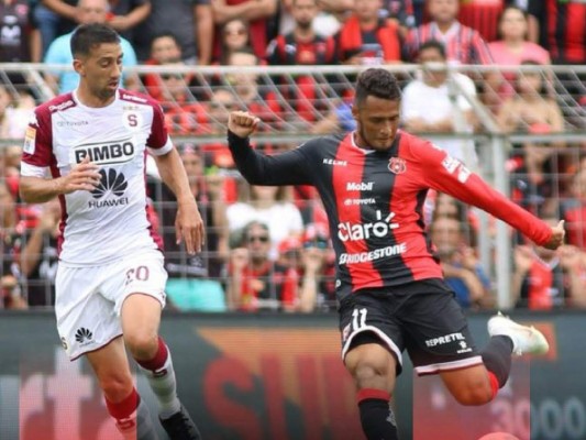 Alajuelense gana el clásico ante Saprissa con Alex y Garrido como titulares