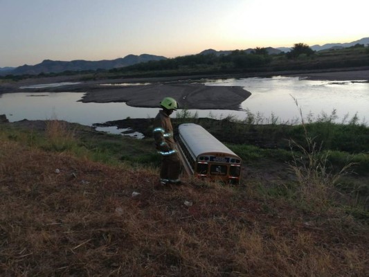 Las fotos del fuerte encontronazo entre bus y volqueta en Choluteca