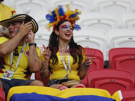 El duelo Polonia vs Colombia se llenó de hermosas mujeres
