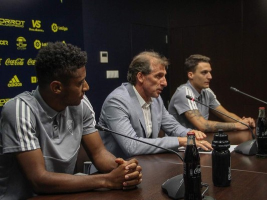 Imágenes de la presentación del Choco Lozano en el Cádiz de España