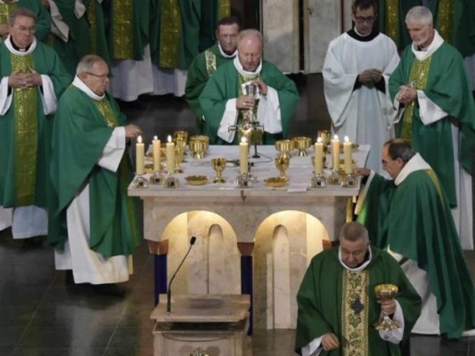 Obispos de Francia piden perdón por 'silencio' frente a casos de pedofilia