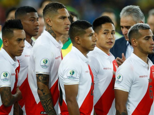 Perú recibe con carnaval a su selección, subcampeona de América