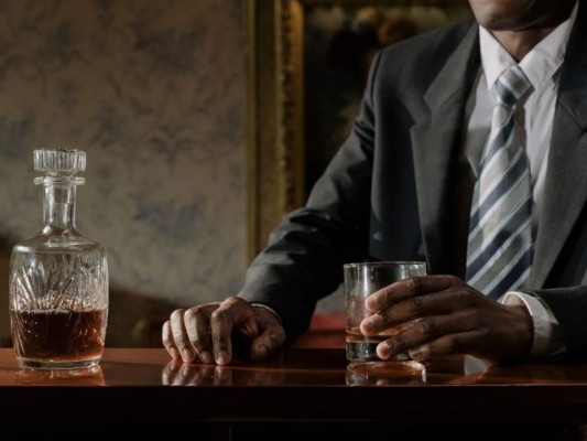 ¿Se puede consumir alcohol antes y después de recibir una vacuna anticovid?