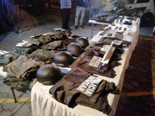 FOTOS: Con armas de grueso calibre e indumentaria militar caen presuntos autores de masacre