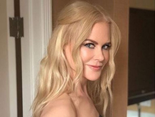 Nicole Kidman crea polémica con extraño diseño en los Critics Choice Awards