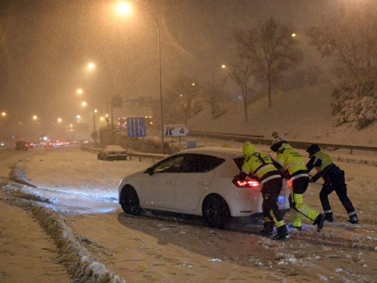 Limpieza en las calles de Madrid tras la nevada Filomena (FOTOS)  