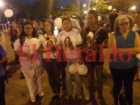 Emotivo homenaje a Silvia Vanessa Izaguirre, la estudiante asesinada en Trujillo
