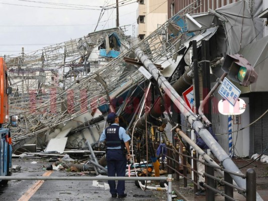 El balance de muertos divulgado por la cadena de televisión pública NHK, una persona estaba en estado crítico y unas 170 resultaron heridas por accidentes derivados del ciclón Jebi.