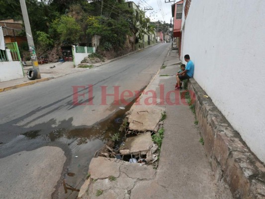 Tragante de aguas lluvias es un peligro para los capitalinos