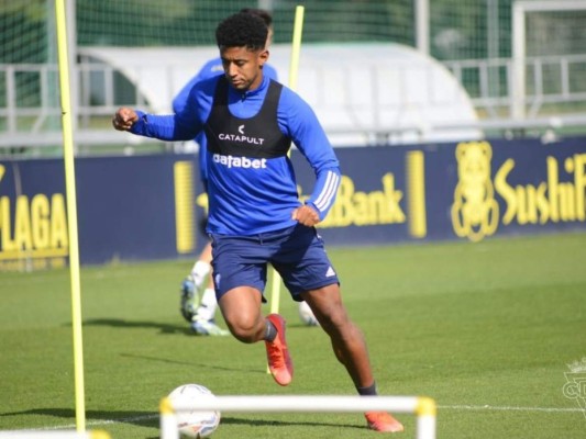 El 'Choco' Lozano regresa a los entrenamientos del Cádiz