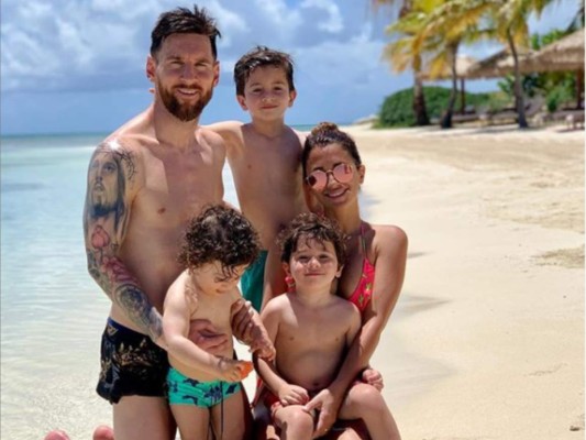 Messi disfruta de las paradisíacas playas del caribe junto a su familia