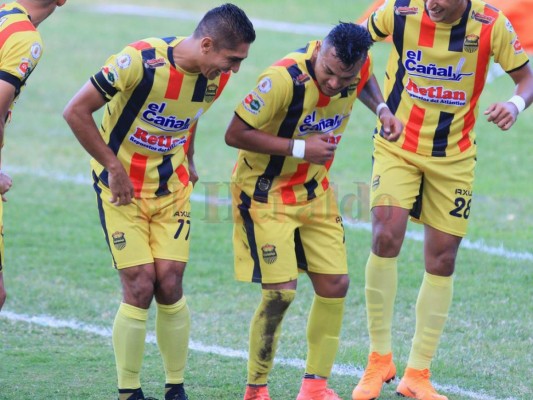 Lobos UPNFM mantiene partenidad sobre el Real España tras empatar 2-2 en el Nacional