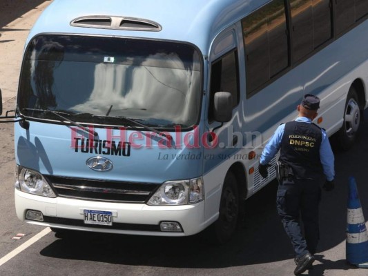 En fotos: capitalinos abandonan el Distrito Central por turistear en Feriado Morazánico  