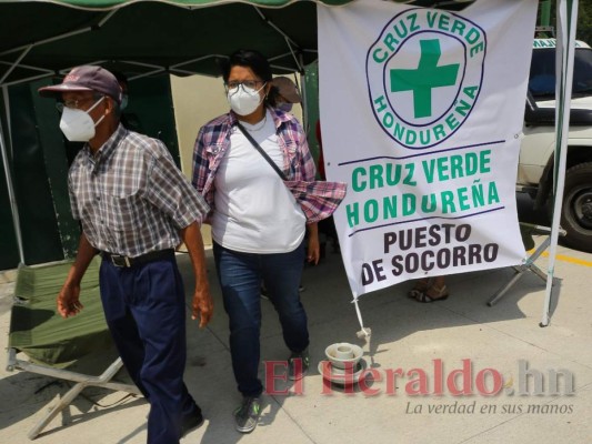 Con fluidez y orden avanza vacunación de adultos mayores en Parada Marte y UTH (FOTOS)