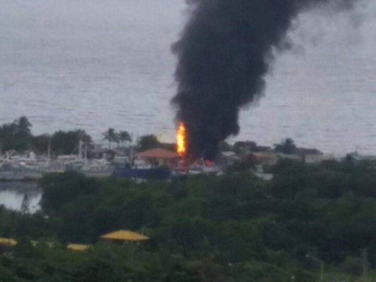 Llegan al HEU personas quemadas en la explosión de embarcaciones en Roatán