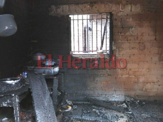 Honduras: 'Loco' enamorado quema casa de mujer que lo rechazó en Catacamas