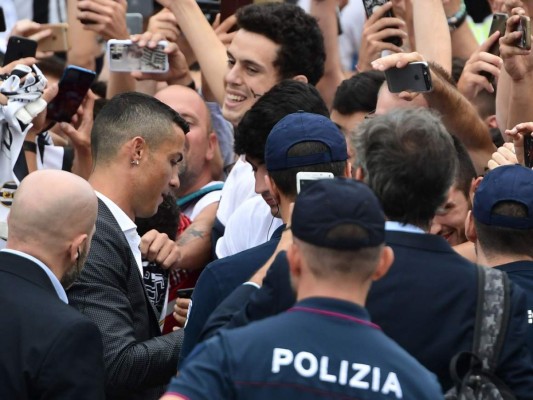 Así fue el recibimiento a Cristiano Ronaldo de los hinchas del Juventus