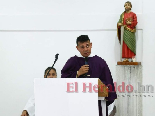 FOTOS: Dolor embarga a familiares en el velatorio del periodista Wilson Herrera