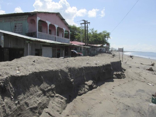 Movimientos de la luna generan elevado oleaje en Pacífico hondureño