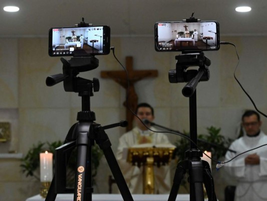 Con misas virtuales, así celebró la feligresía católica el Jueves Santo