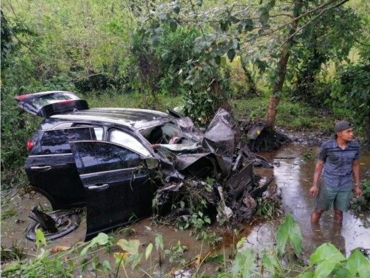 Familia sufre aparatoso accidente en la carretera CA-13