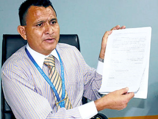 Dos años de cárcel a director departamental de Educación