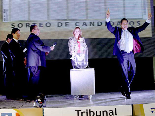 TSE realiza el sorteo de papeletas electorales