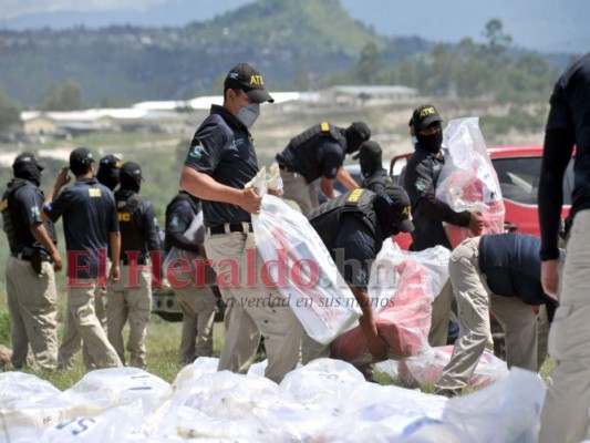 Así fue la 'incineración sin precedentes' de más de 3 mil kilogramos de cocaína en la capital 