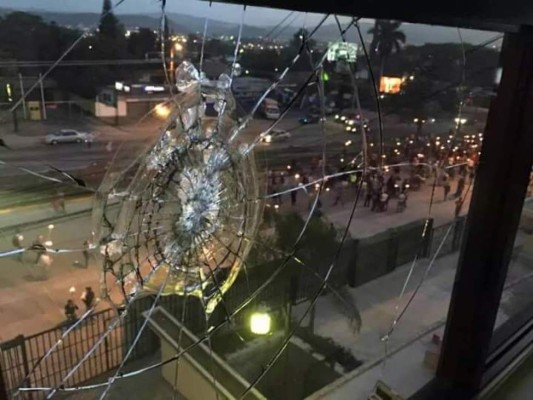 Marcha de las antorchas a Casa Presidencial