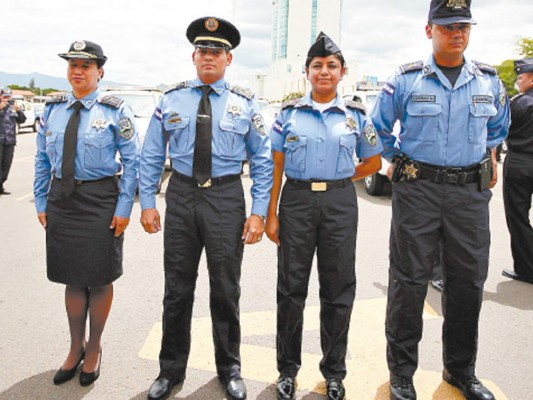 Con nuevo uniforme la policía hondureña celebra su 134 aniversario