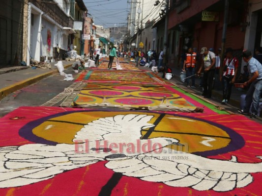 FOTOS: Alfombras religiosas, una tradición con color en Tegucigalpa