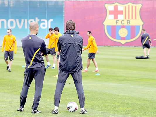 Jugadores del Barcelona de ayer y hoy agradecen el trabajo de Guardiola