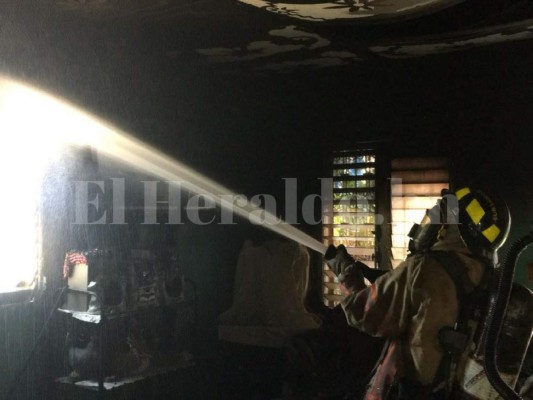 Incendio consume una vivienda en Comayagua